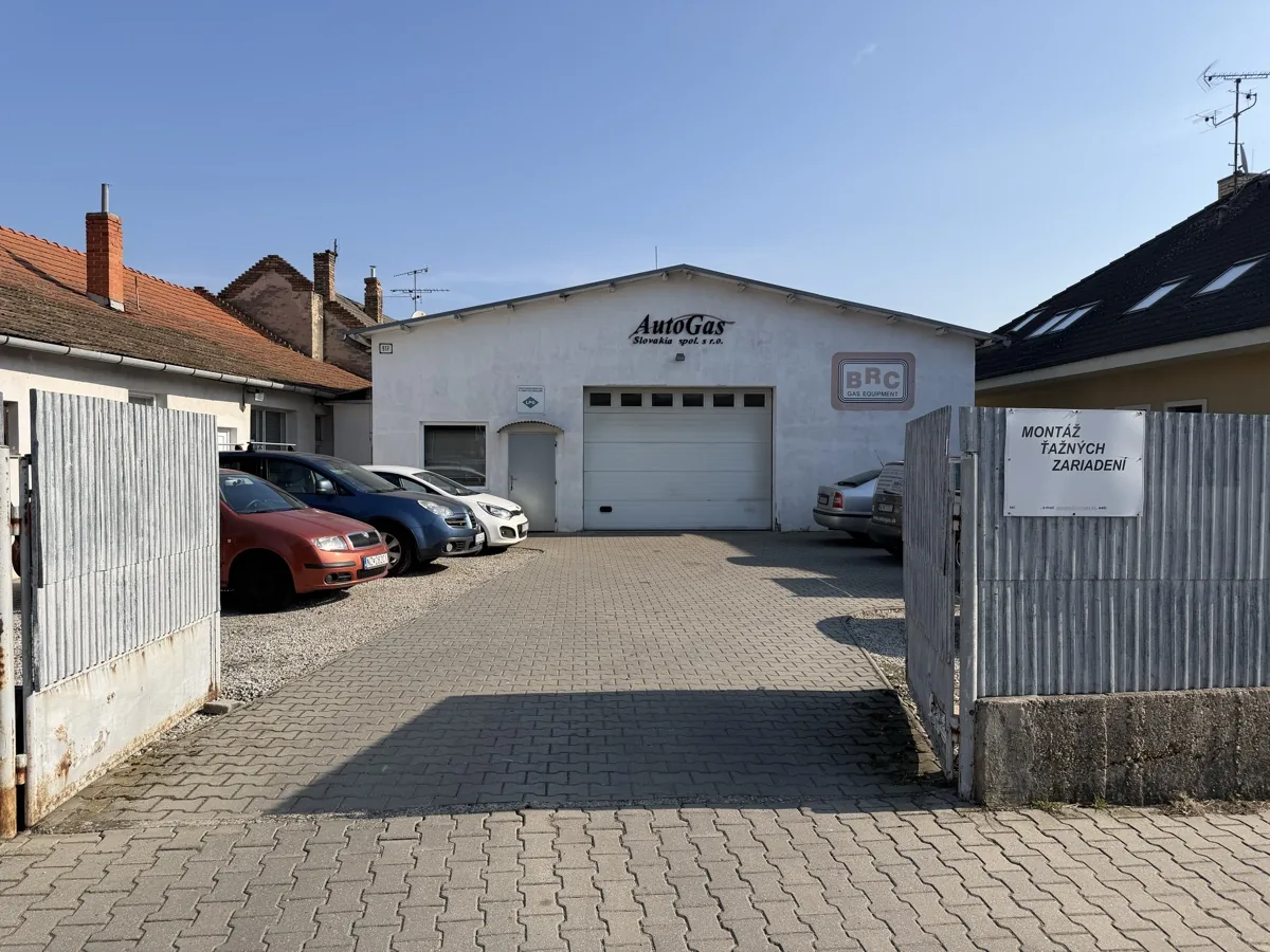 AutoGas Slovakia - vstup do prevádzky a dvor