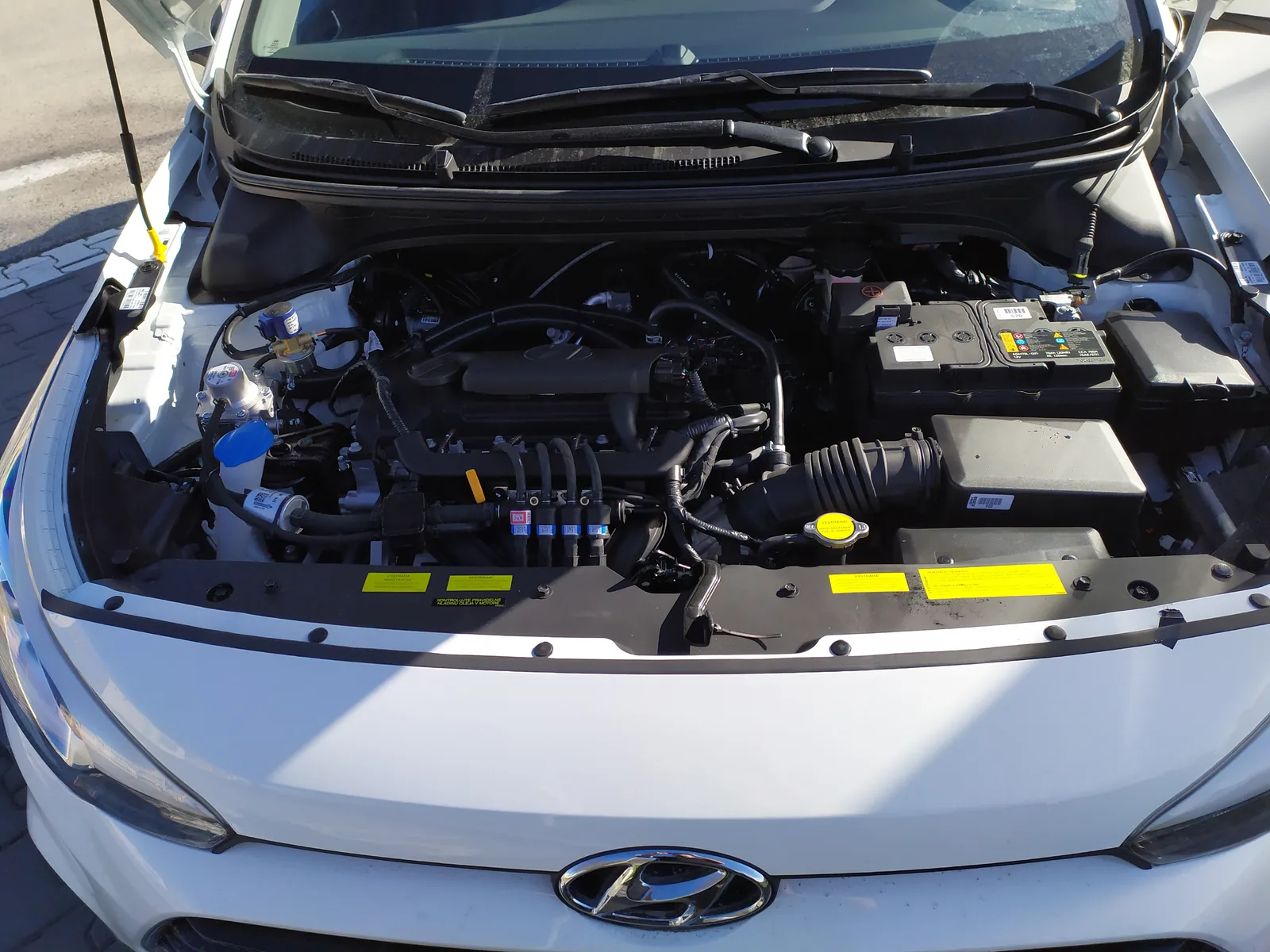LPG montáž - Hyundai motorový priestor s injektormi